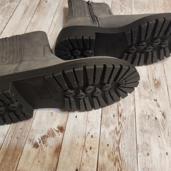 Time and Tru Gray Chelsea Boots - Picture 6 of 7